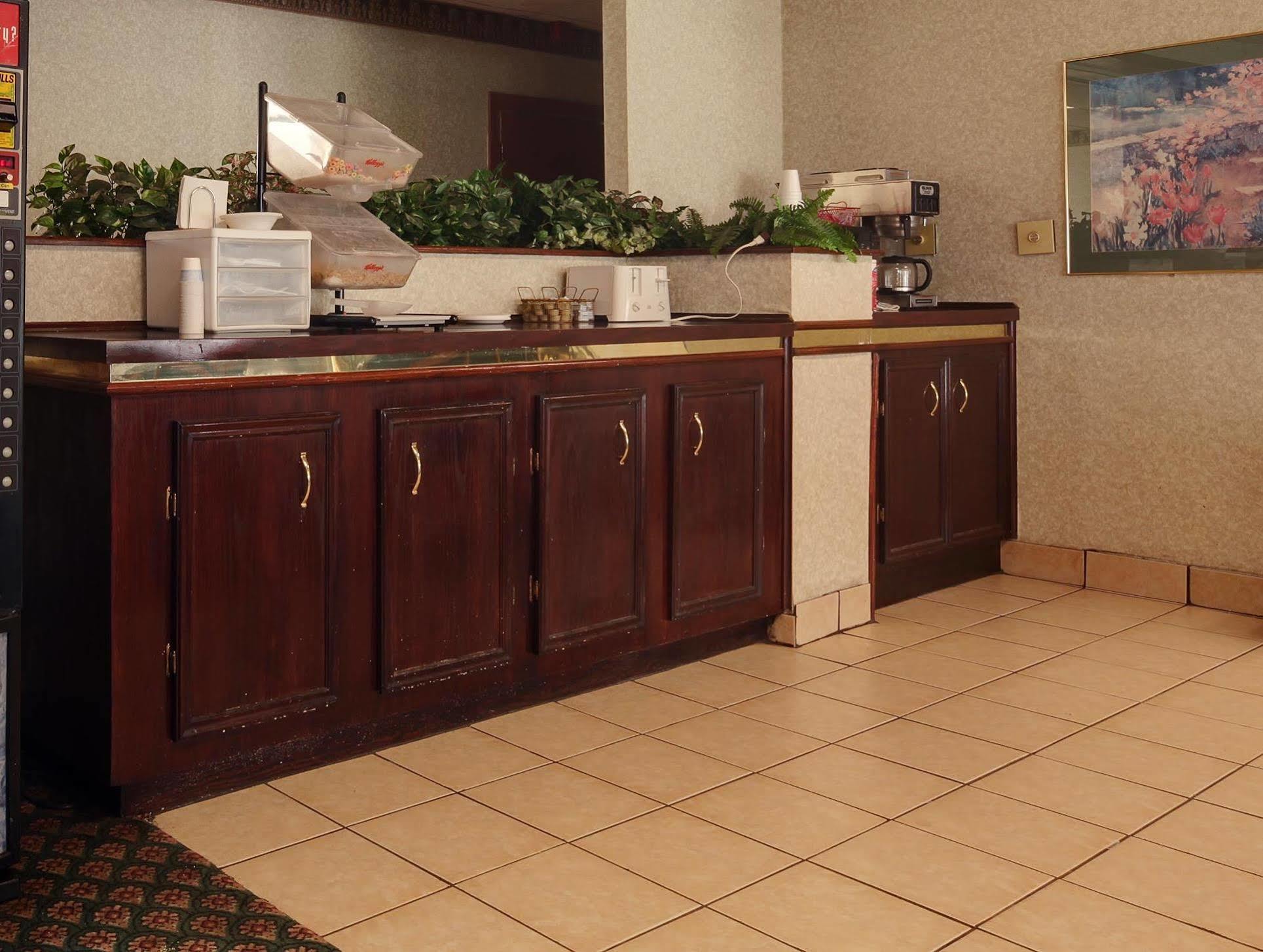 Americas Best Value Inn Marshall Bel Air Esterno foto